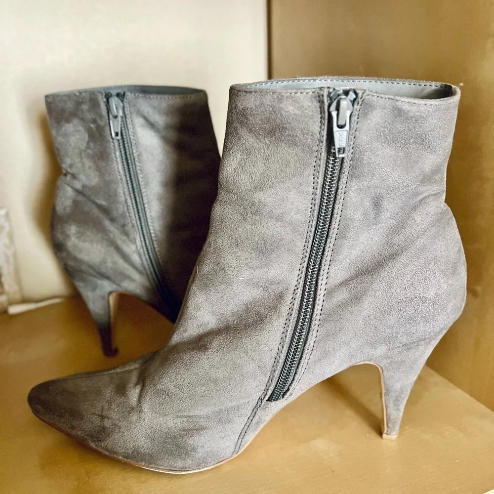 Carlos by Carlos Santana Mandarin Booties Gray Faux Suede Pointed Toes size 11 - Picture 7 of 10